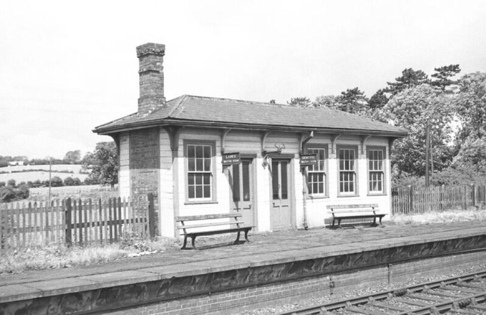 Etwallstationwaitingroom