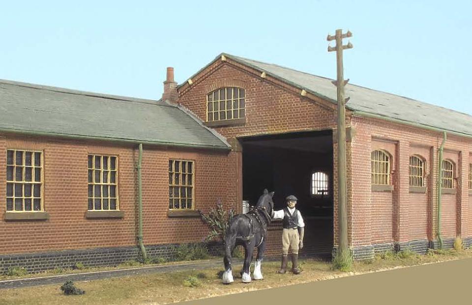 GosbertonGoodsshedwithshuntinghorse